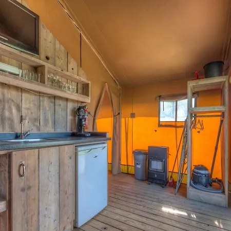 Campo de lujo Tent With Kitchen, Just 10km From Breda